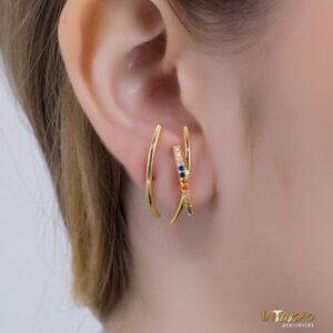 Brinco Intuê duplo zircônias coloridas banhado a ouro 18k Brinco Intuê duplo zircônias coloridas banhado a ouro 18k