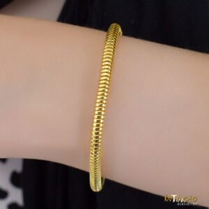Pulseira dourada maleável arredondada banhada a ouro 18k Pulseira dourada maleável arredondada banhada a ouro 18k