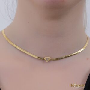 Colar Intuê choker fita triângulo zircônias brancas banhado a ouro 18k; Colar Intuê choker fita triângulo zircônias brancas banhado a ouro 18k;