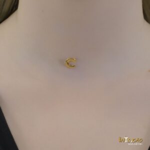 Colar Intuê choker nylon letra C banhado a ouro 18k Colar Intuê choker nylon letra C banhado a ouro 18k