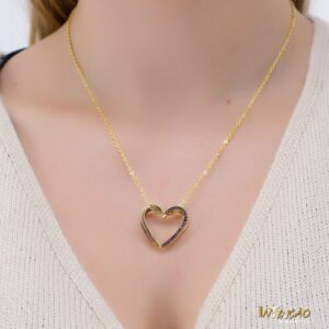 Colar banhado a ouro 18k Intuê coração vasado com microzirconias coloridas semijoia Colar banhado a ouro 18k Intuê coração vasado com microzirconias coloridas semijoia