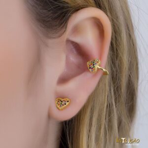 Brinco Intuê ear cuff coração zirconias coloridas banhado a ouro 18k Brinco Intuê ear cuff coração zirconias coloridas banhado a ouro 18k