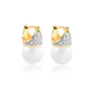 Brinco Intuê Lady Dy pérola shell com zircônias banhado a ouro 18k semijoia Brinco Intuê Lady Dy pérola shell com zircônias banhado a ouro 18k semijoia