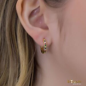 Brinco Intuê argola zircônia colorida banhada a ouro 18k Brinco Intuê argola zircônia colorida banhada a ouro 18k