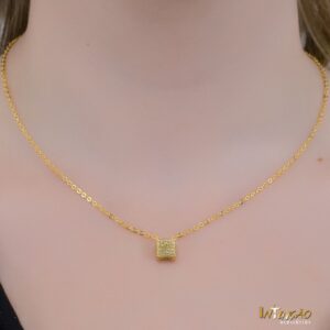 Colar Intuê quadrado com microzircônias banhado a ouro 18k Colar Intuê quadrado com microzircônias banhado a ouro 18k