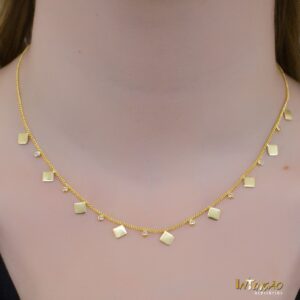 Colar Intuê com plaquinhas quadradas banhado a ouro 18k Colar Intuê com plaquinhas quadradas banhado a ouro 18k