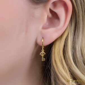 Brinco Intuê Argola Chave banhado a ouro 18k Brinco Intuê Argola Chave banhado a ouro 18k