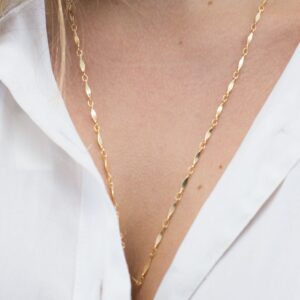 Colar dourado longo mini palitos torcidos folheado a ouro 18k semijoia Colar dourado longo mini palitos torcidos folheado a ouro 18k semijoia
