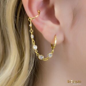 Brinco Intuê dourado ear line corrente com zirconias banhado a ouro 18k Brinco Intuê dourado ear line corrente com zirconias banhado a ouro 18k