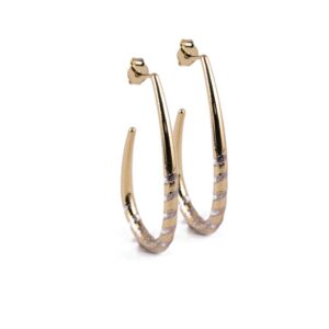 Brinco Intuê argola lisa dourada com detalhes em ródio banhada a ouro 18k semijoia Brinco Intuê argola lisa dourada com detalhes em ródio banhada a ouro 18k semijoia