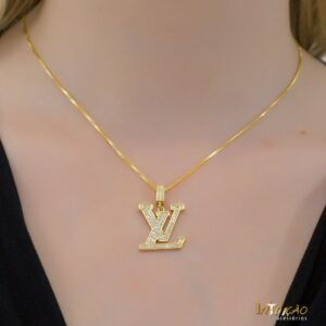 Colar dourado inspiração microzirconias banhado a ouro 18k. Colar dourado inspiração microzirconias banhado a ouro 18k.