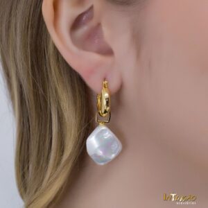 Brinco Intuê argola dourada pérola banhado a ouro 18k Brinco Intuê argola dourada pérola banhado a ouro 18k