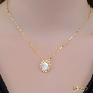 Colar Intuê Nossa Senhora Aparecida com madrepérola banhado a ouro 18k Colar Intuê Nossa Senhora Aparecida com madrepérola banhado a ouro 18k