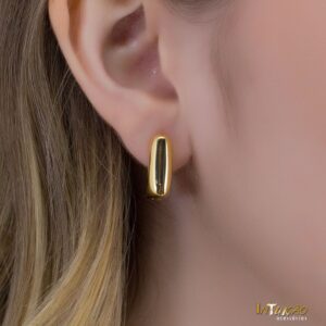 Brinco Intuê argola click quadrada banhado a ouro 18k Brinco Intuê argola click quadrada banhado a ouro 18k