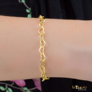 Pulseira dourada corações vazados banhada a ouro 18k. Pulseira dourada corações vazados banhada a ouro 18k.