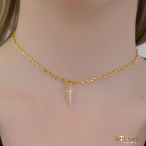 Colar choker dourado com crucifixo banhada a ouro 18k Colar choker dourado com crucifixo banhada a ouro 18k