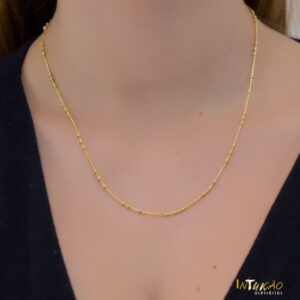 Colar dourado Intuê corrente grumet com mini bolinhas Colar dourado Intuê corrente grumet com mini bolinhas