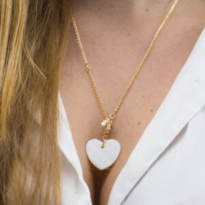 Colar dourado coração madrepérola banhado a ouro 18k, semijoia Colar dourado coração madrepérola banhado a ouro 18k, semijoia