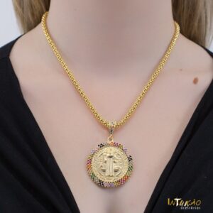 Colar dourado São Bento Intuê zircônias coloridas banhado a ouro 18k Colar dourado São Bento Intuê zircônias coloridas banhado a ouro 18k