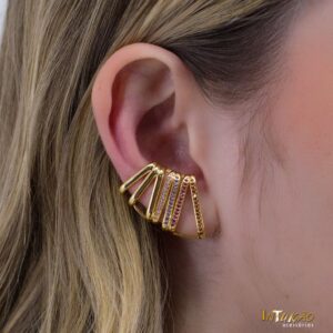 Brinco ear hook Intuê zircônias coloridas banhado a ouro 18k Brinco ear hook Intuê zircônias coloridas banhado a ouro 18k